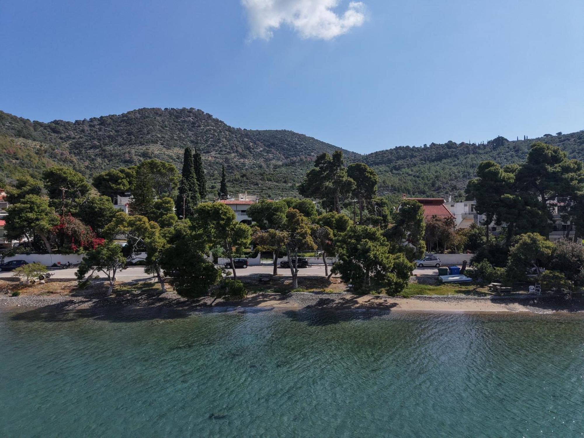 Seaview Apartment - Poros Relaxing Beachfront Flat Poros Town Eksteriør billede