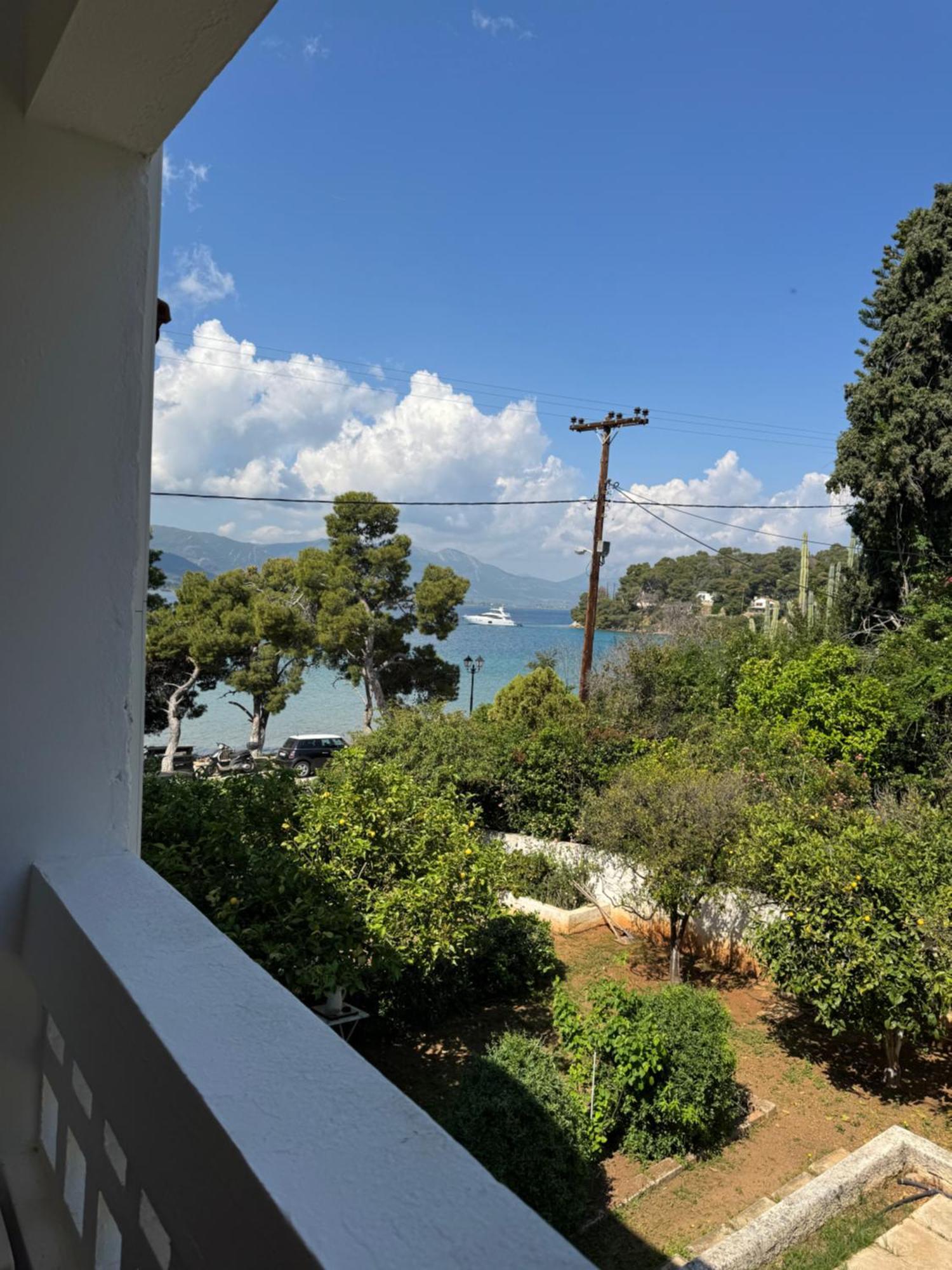 Seaview Apartment - Poros Relaxing Beachfront Flat Poros Town Eksteriør billede